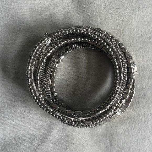 Stack bracelet - one piece; lightweight - Picture 2 of 4